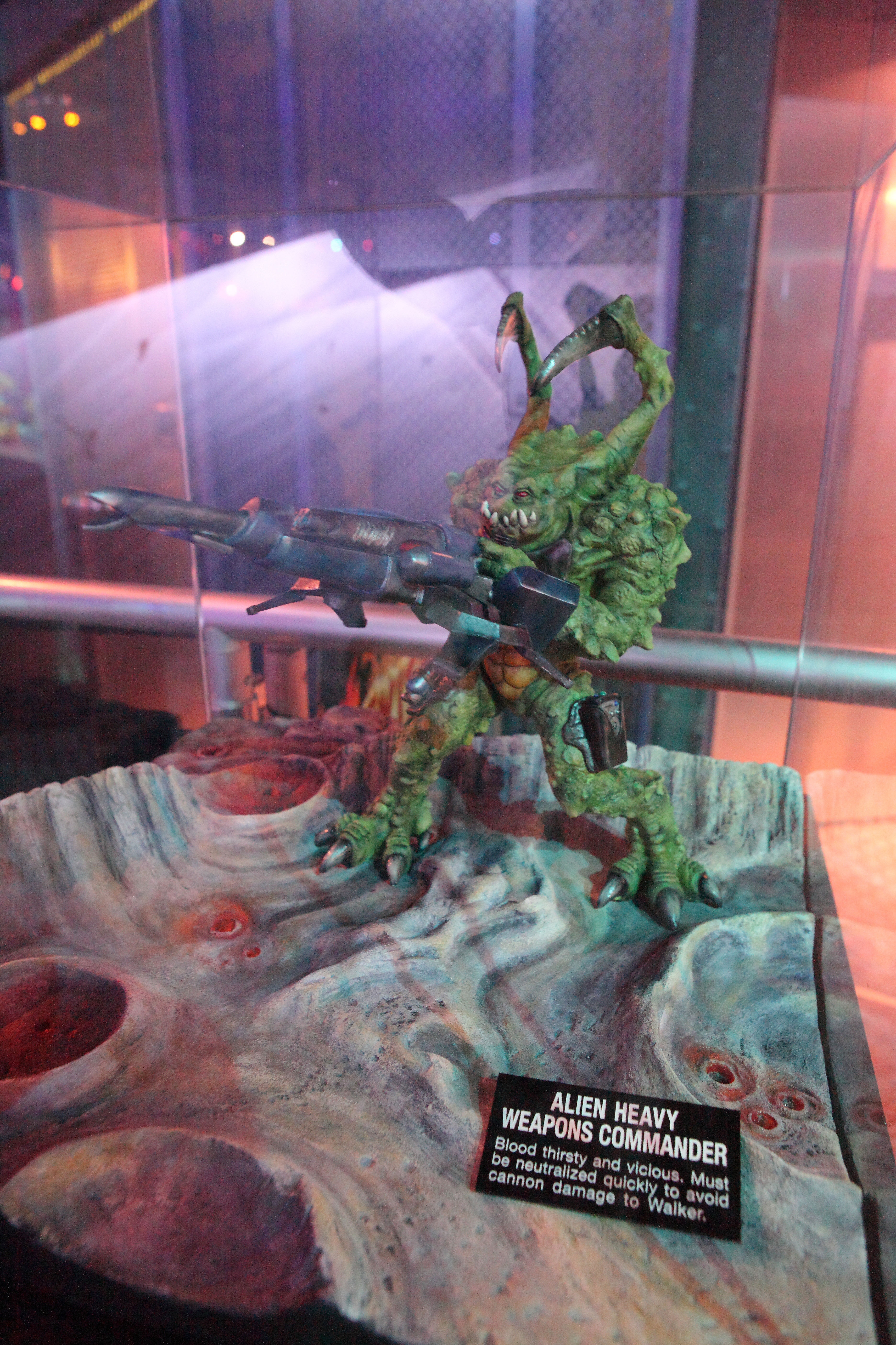 Model of an alien heavy weapons commander in Invasion queue